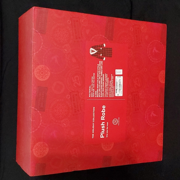 MARTHA STEWART COLLECTION Plush Buffalo Check Bath Robe - Picture 3 of 4